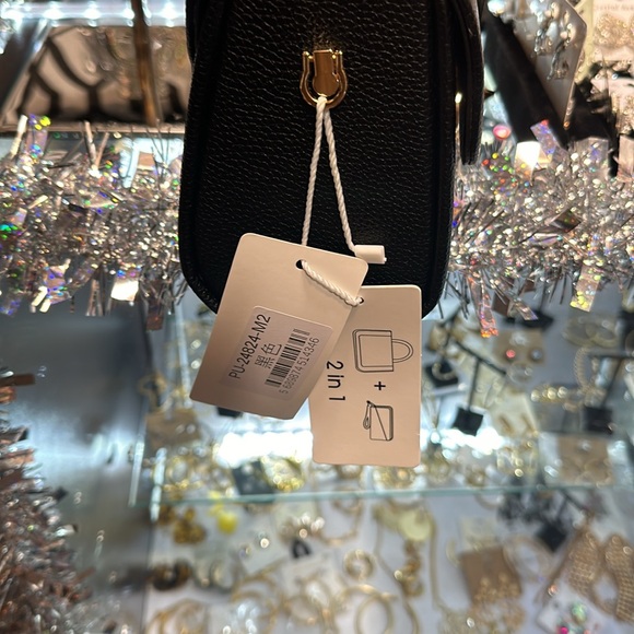 Black handbag with gold hardware and long strap and wallet - Picture 9 of 9